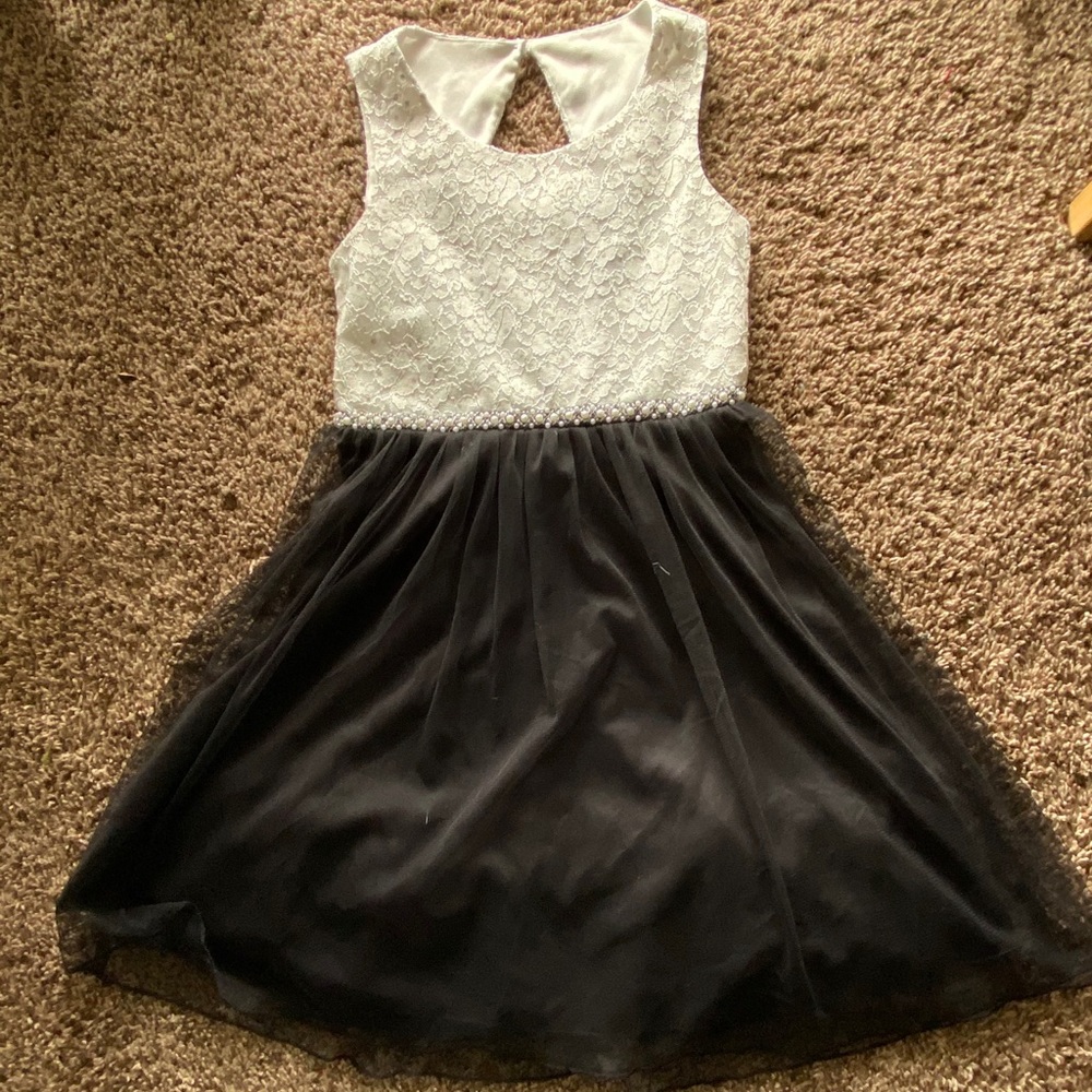 White/black cute dress
